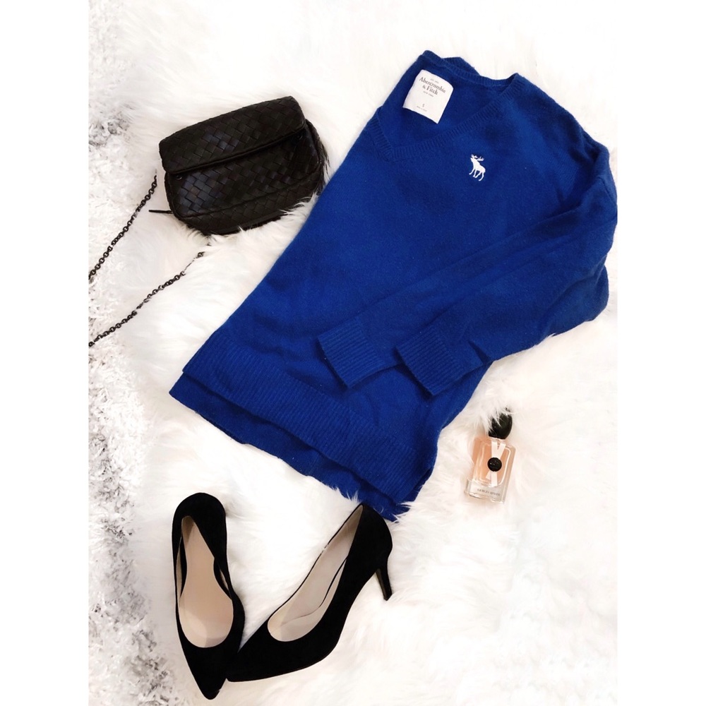 Abercrombie & Fitch Icon V-Neck Sweater